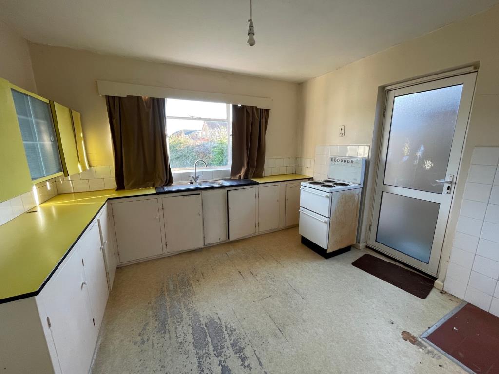Lot: 43 - TWO-BEDROOM BUNGALOW FOR IMPROVEMENT - Kitchen with side to access the rear garden